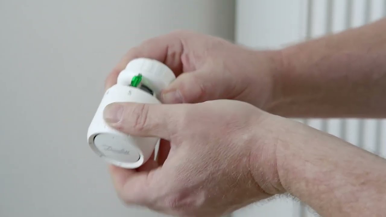Installation of Aveo™ RA click radiator thermostat